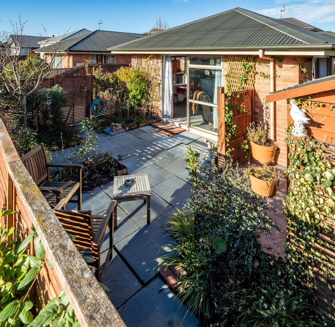 spreydon 2房 separate and sunny townhouse