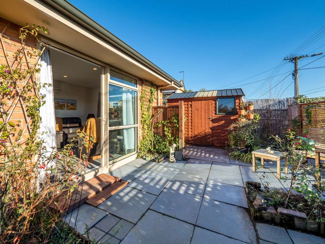 spreydon 2房 separate and sunny townhouse
