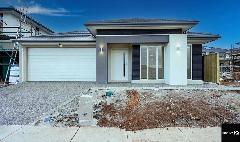 Brand New Modern Family Home in Aintree