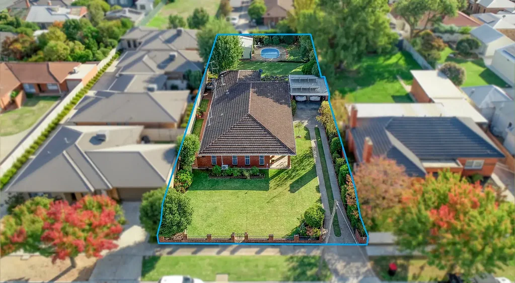Shepparton 4部屋 Stunning Large Home - 1200m2 block with IG Pool / Shed