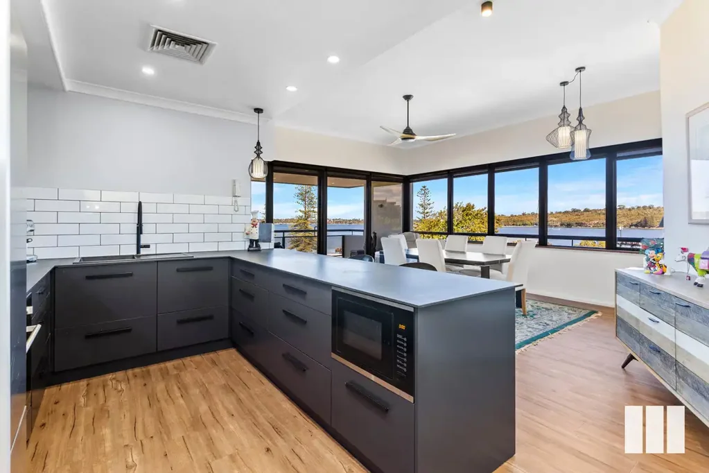 South Perth 3ห้องนอน SUPER SPACIOUS APARTMENT WITH BREATHTAKING VIEWS FROM EVERY ROOM!