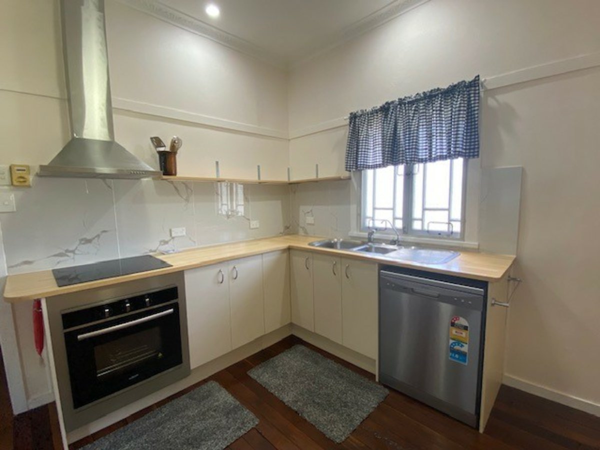 28 EDWARD ST, WONDAI QLD 4606, 0 chambres, 0 salles de bain, House