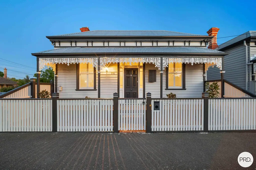 Soldiers Hill 3 Bedroom Central Stunner, Leave the Car at Home  - Walk to the Station & CBD