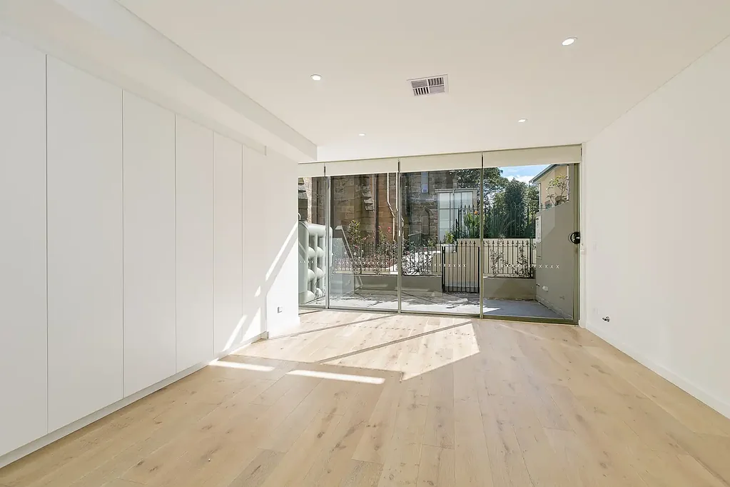 Gorgeous terrace in the historic Abbey Estate $1,459 per week