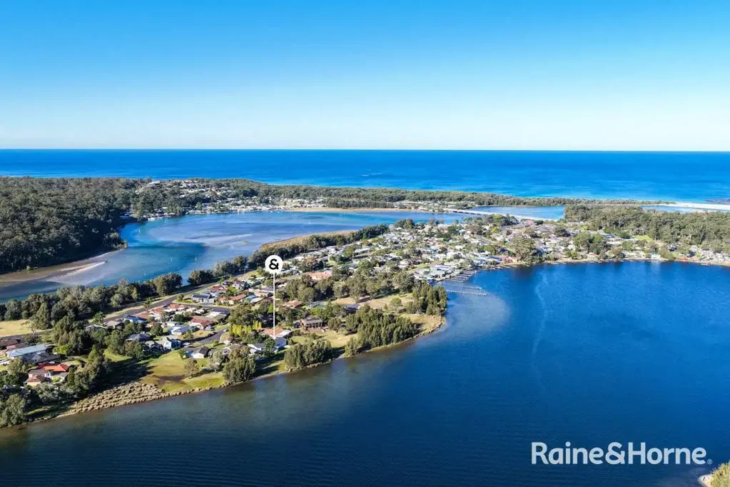 Burrill Lake 4 Bedroom Luxury Lakeside Living