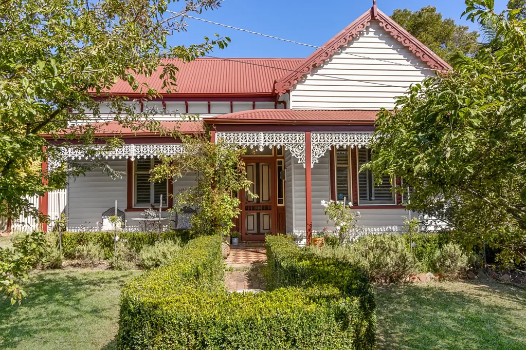 Ballarat East 3 Bedroom Period Home on Large Allotment close to Town