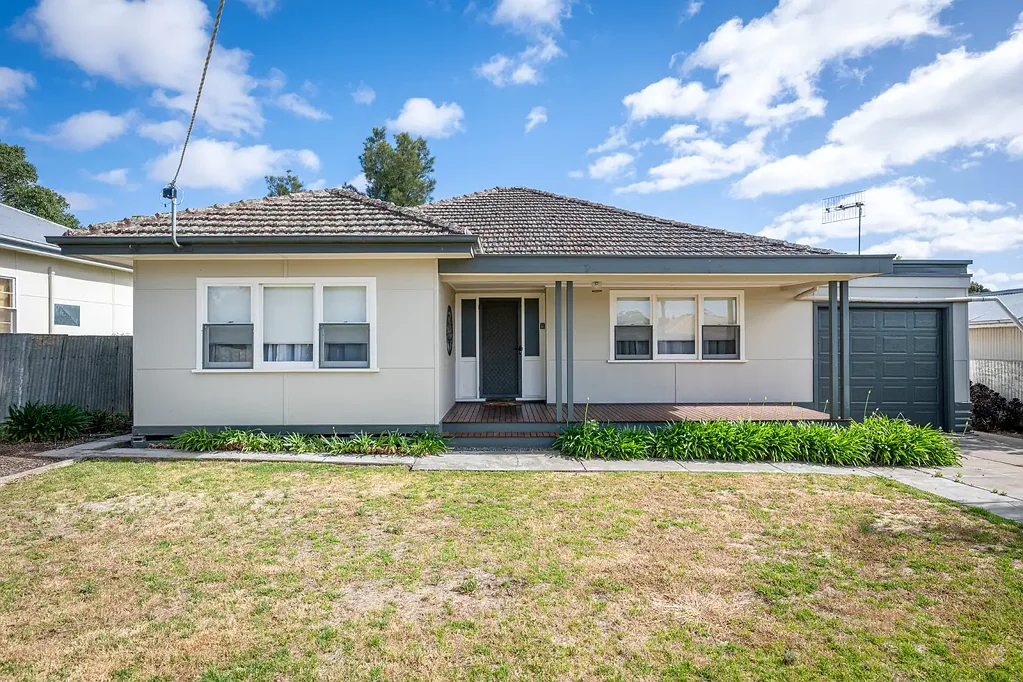 Nhill 3બેડરૂમ Modern Central Home!