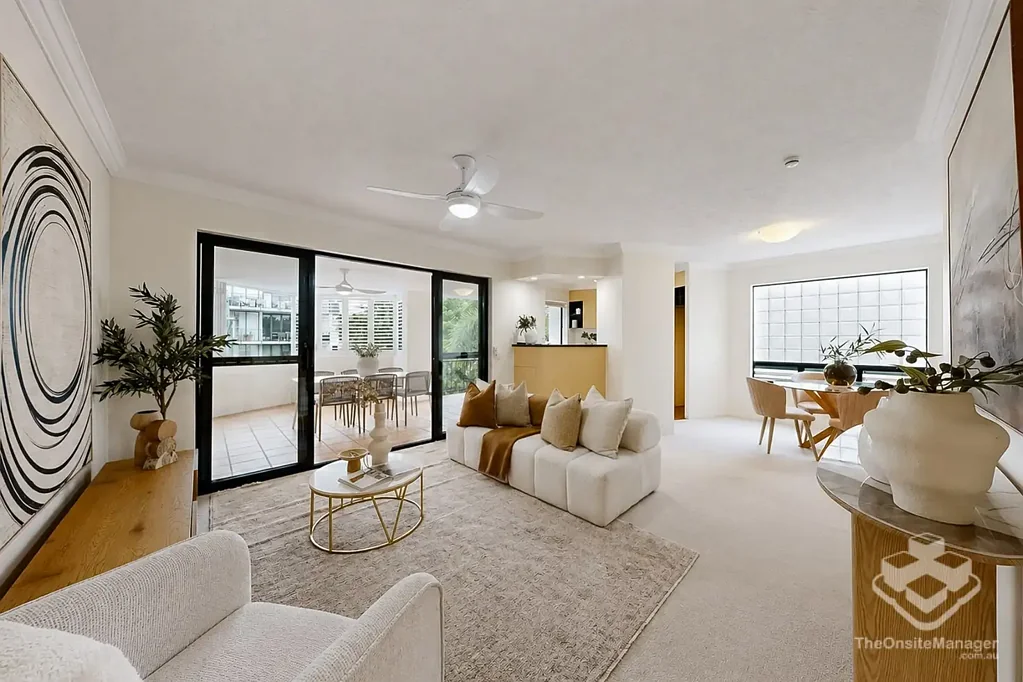 Stunning 2 bedroom unit with large 2 vehicle lock lock up garage on Sydney Street