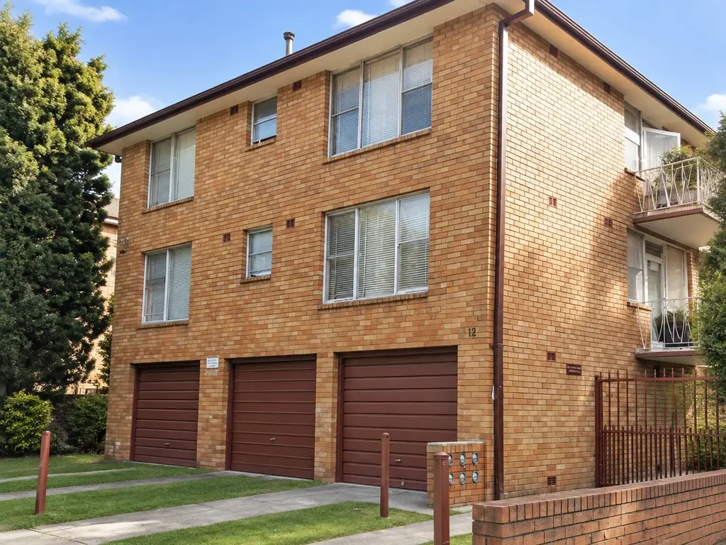 2 Br unit+ garage & 2nd carspace