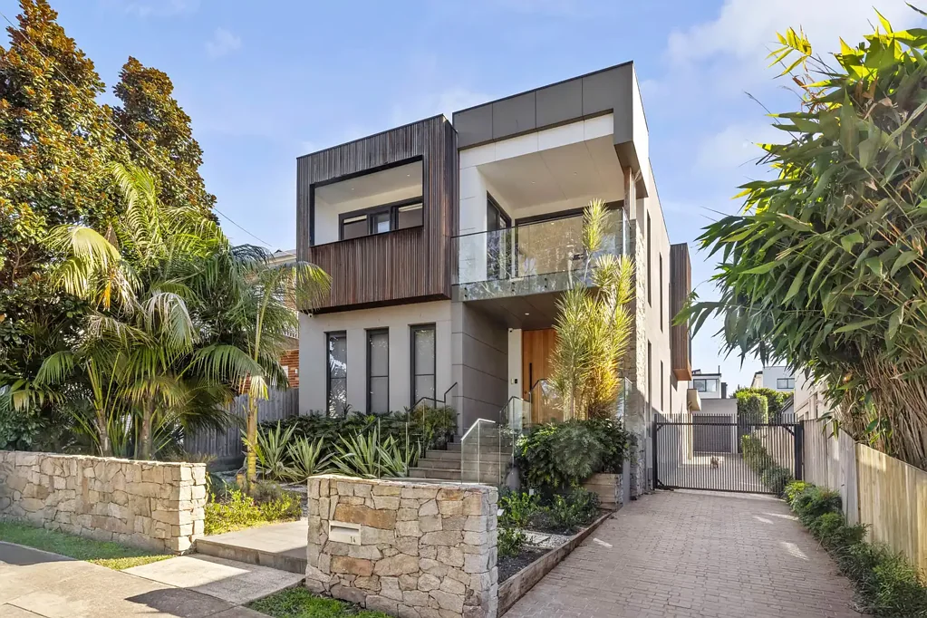 Cabarita 5房 优质海湾地段的设计师风格静居 Designer sanctuary in a premium bayside address