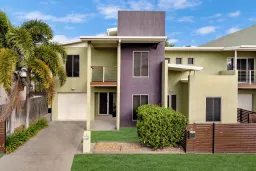 1/4 St Kilda Row, Douglas