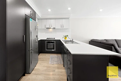 14 Pippen Loop, Deanside, VIC 3336, 3 rūma, 2 rūma horoi, House