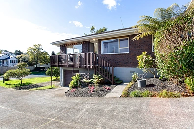 Browns Bay 3房  Solid, Sunny & Full of Potential