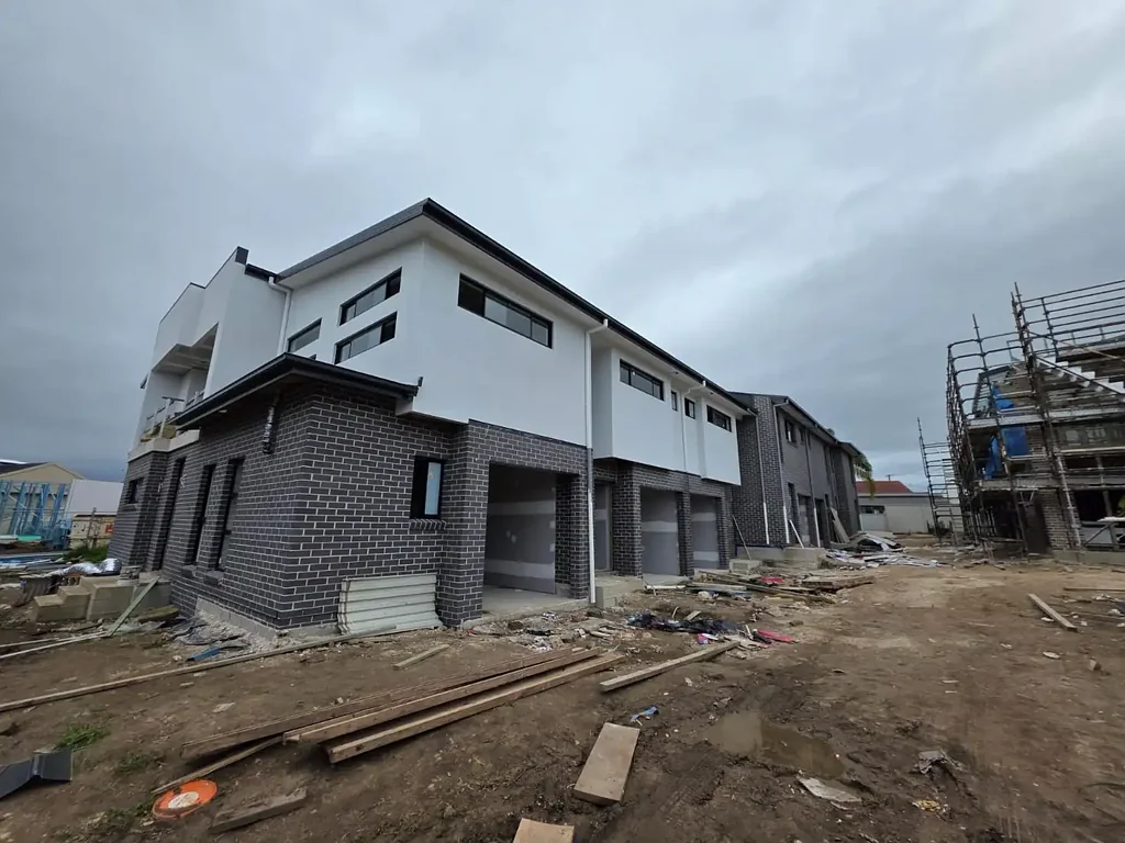 Lurnea 3 Bedroom Under Construction Luxury 8 Townhouses