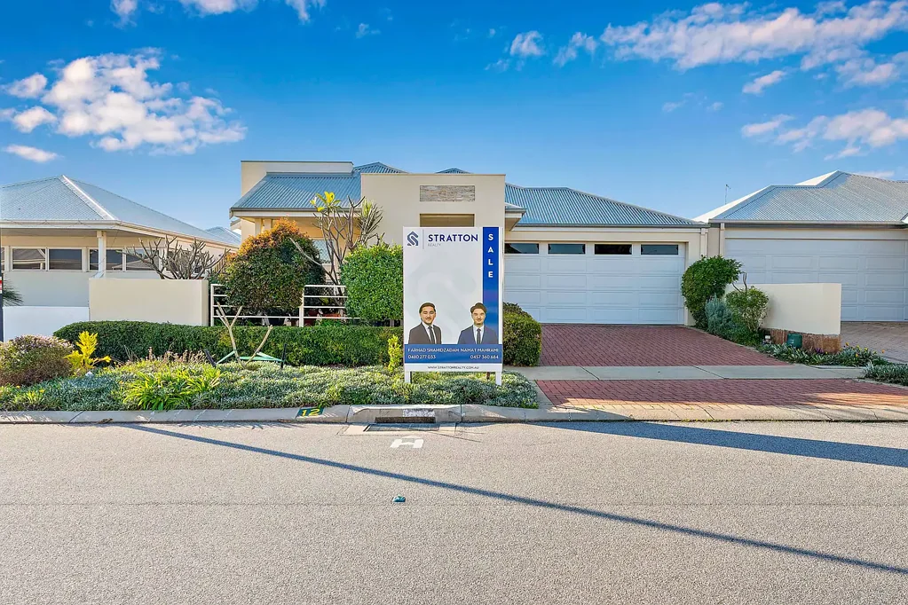 Champion Lakes 4 Bedroom Beautifully Presented Family Home in a Peaceful Location
