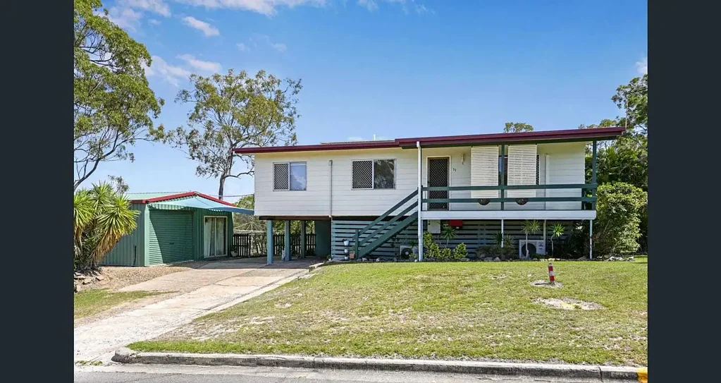 FULLY AIR CONDITIONED 3 BEDROOM HIGHSET & DOUBLE BAY SHED