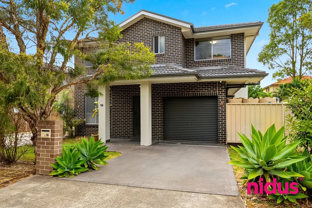 Modern 4-Bed Townhouse in Prime Rooty Hill Location
