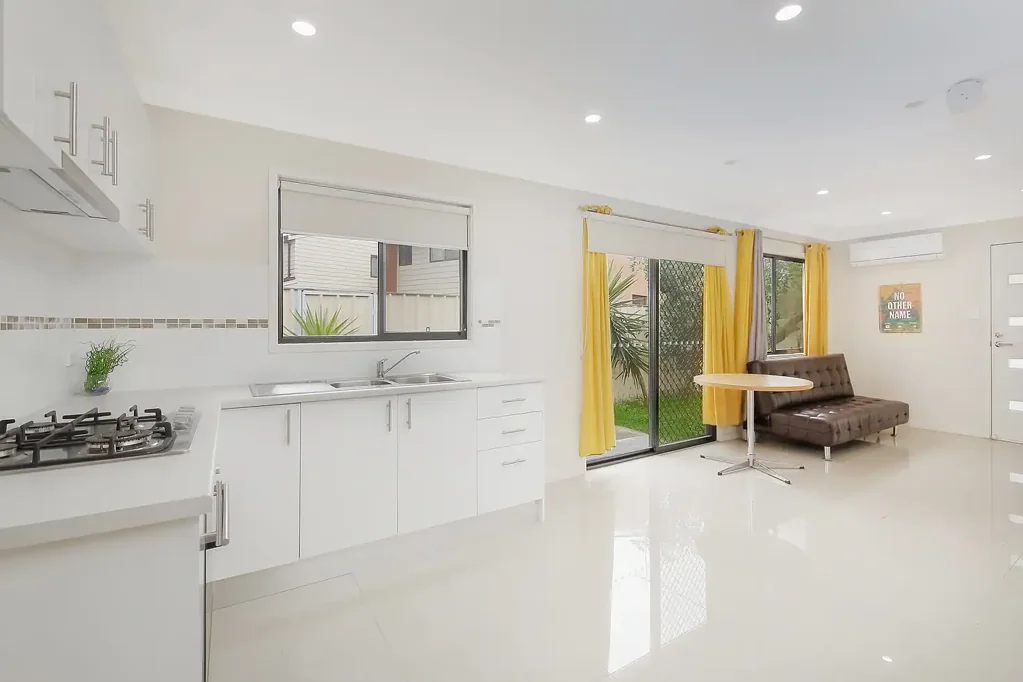 Modern 3 bedrooms  granny flat with 2 bath (Water Included)