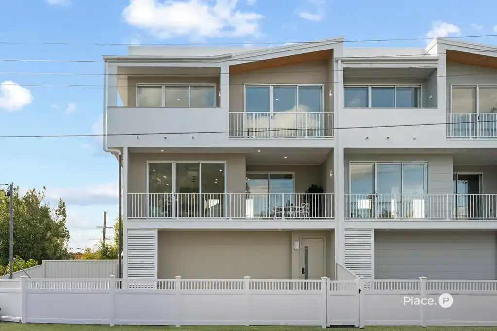 Yeronga 3房  Stylish new three-bedroom townhome in central Yeronga