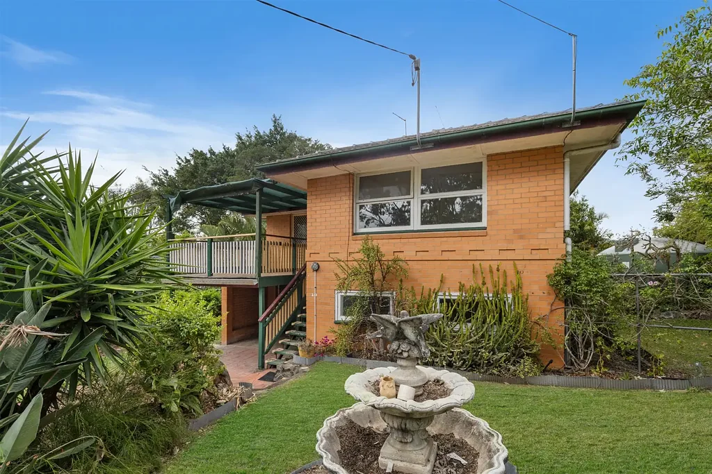 Tarragindi 3 Slaapkamer HIGH-SET BRICK HOME IN CONVENIENT LOCATION