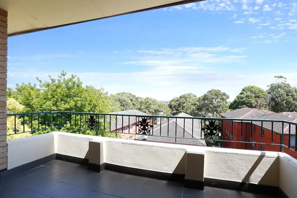 Sunlight three bedroom unit in very desirable location