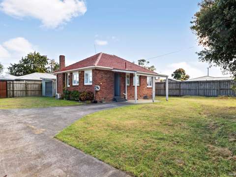 Henderson 2房  Charming Freehold Home with Endless Potential