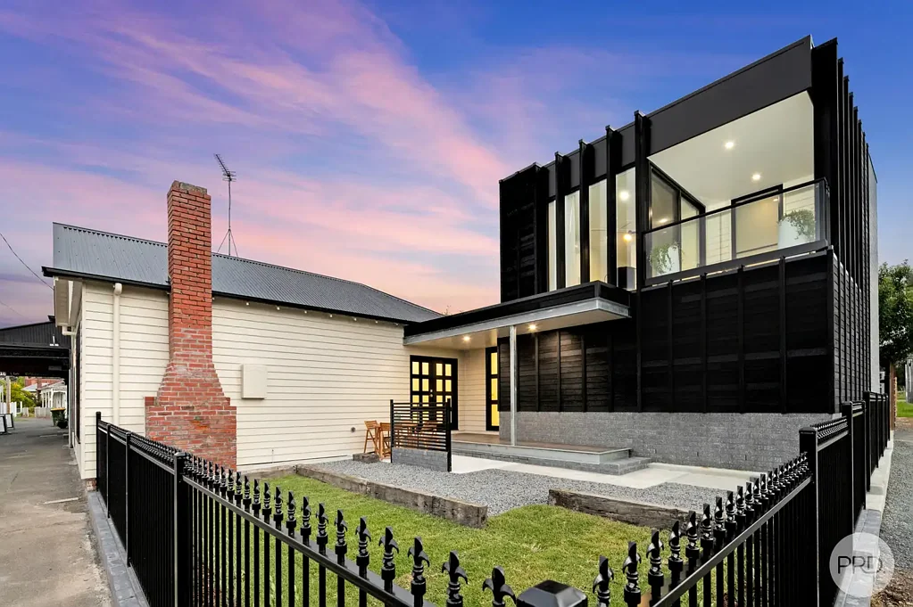 Ballarat East 3Phòng ngủ Sophisticated Central Living with Dedicated Office & Stunning CBD Views