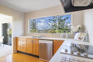 16 Glamorgan Drive, Torbay, North Shore City