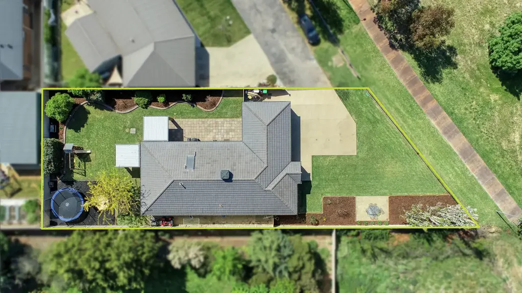 16 Coorong Court, Kialla, VIC 3631