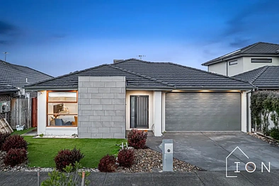 Clyde North 4房  Highgrove Estate | Single Storey | 4 Bedroom | Multiple Living | Solar | Oversized Garage