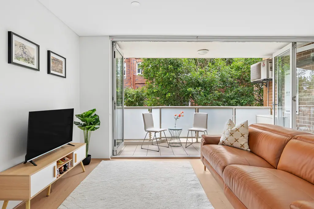 Randwick 1房 采光充足的公寓，带超大阳台，位于 Randwick 宁静地段 Light-Filled Apartment with Oversized Balcony in a Quiet Randwick Setting