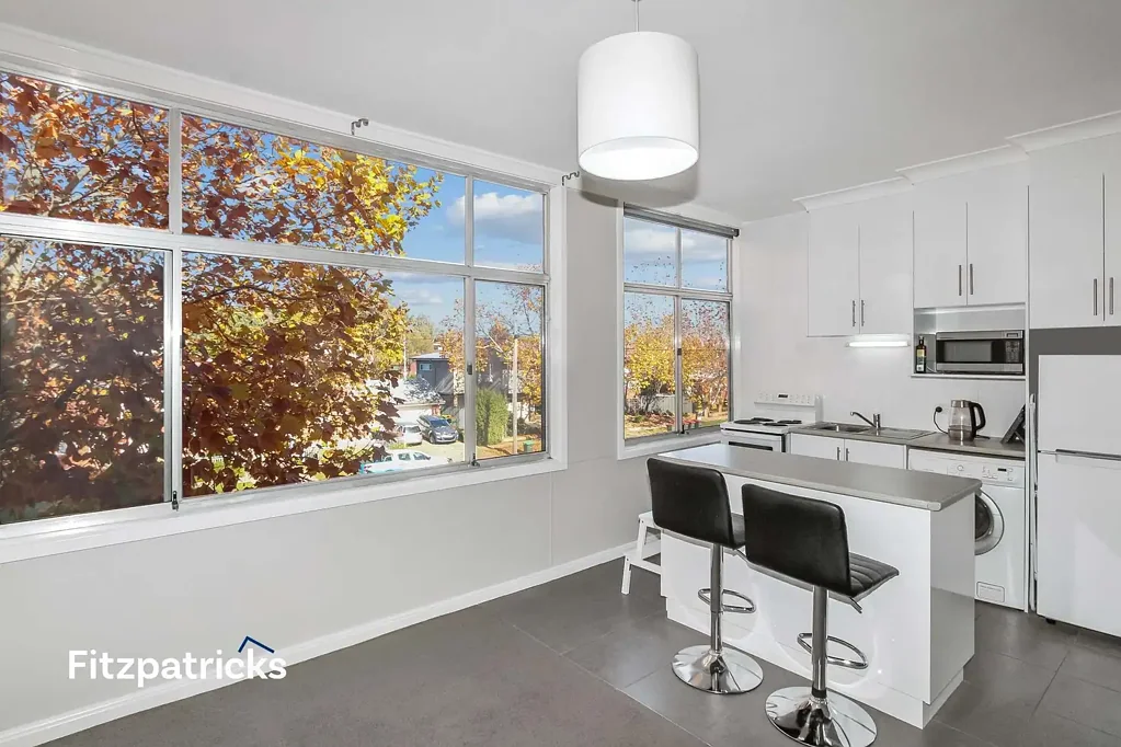Light filled top floor unit