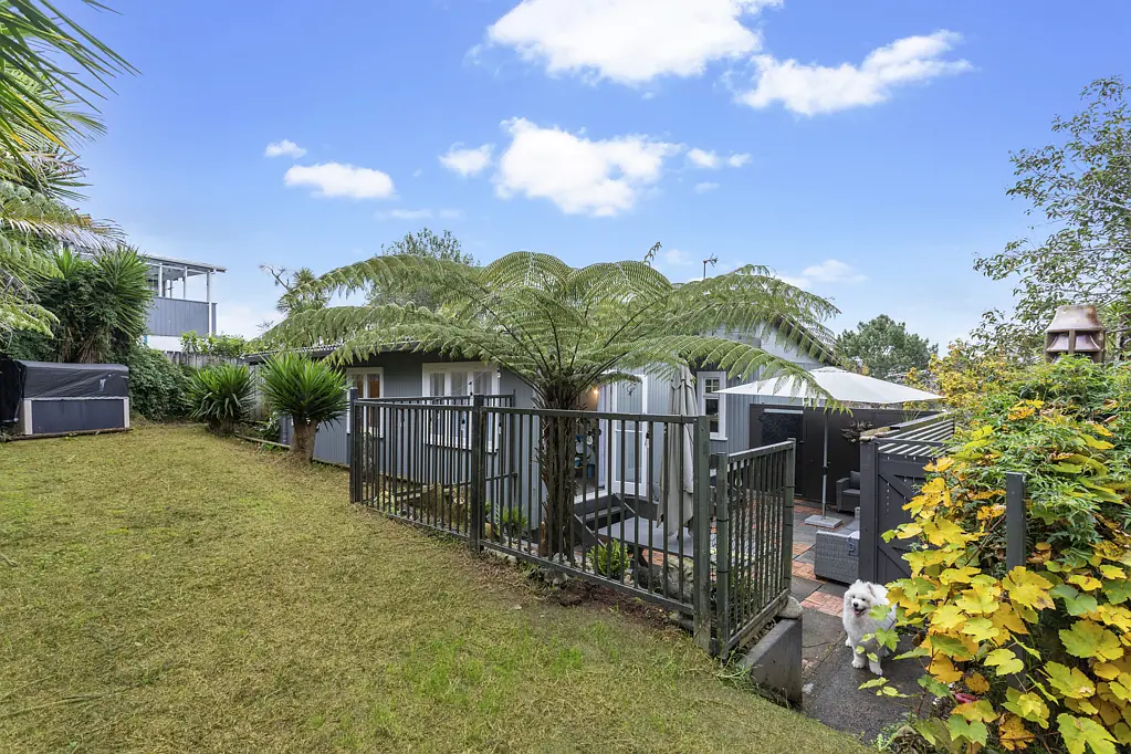 85 Rangeview Road, Sunnyvale, Waitakere City, Auckland