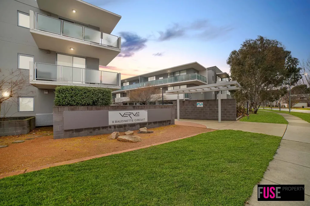 Bruce 1Moenga Modern One-Bedroom + Study Apartment in a Prime Bruce Location