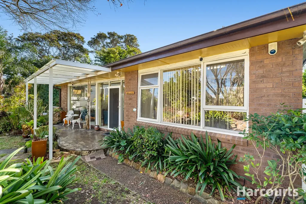 Garden Suburb 5Zimmer Mid-century modern family size space across two versatile levels