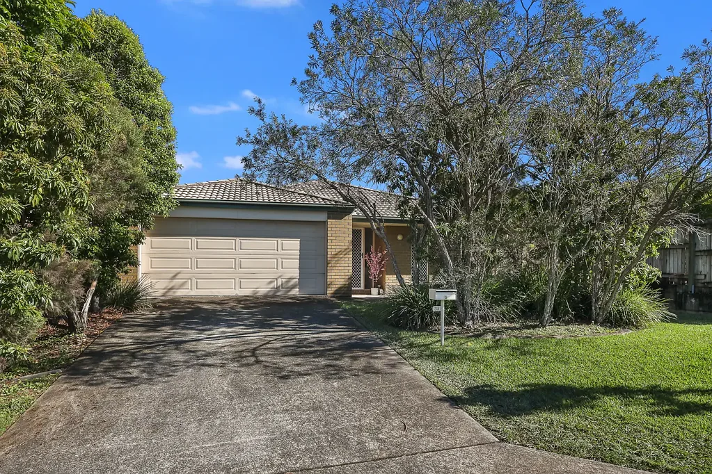 Loganlea 4 Bedroom Spacious 4-Bedroom Family Home - Just Minutes from Logan Hospital!