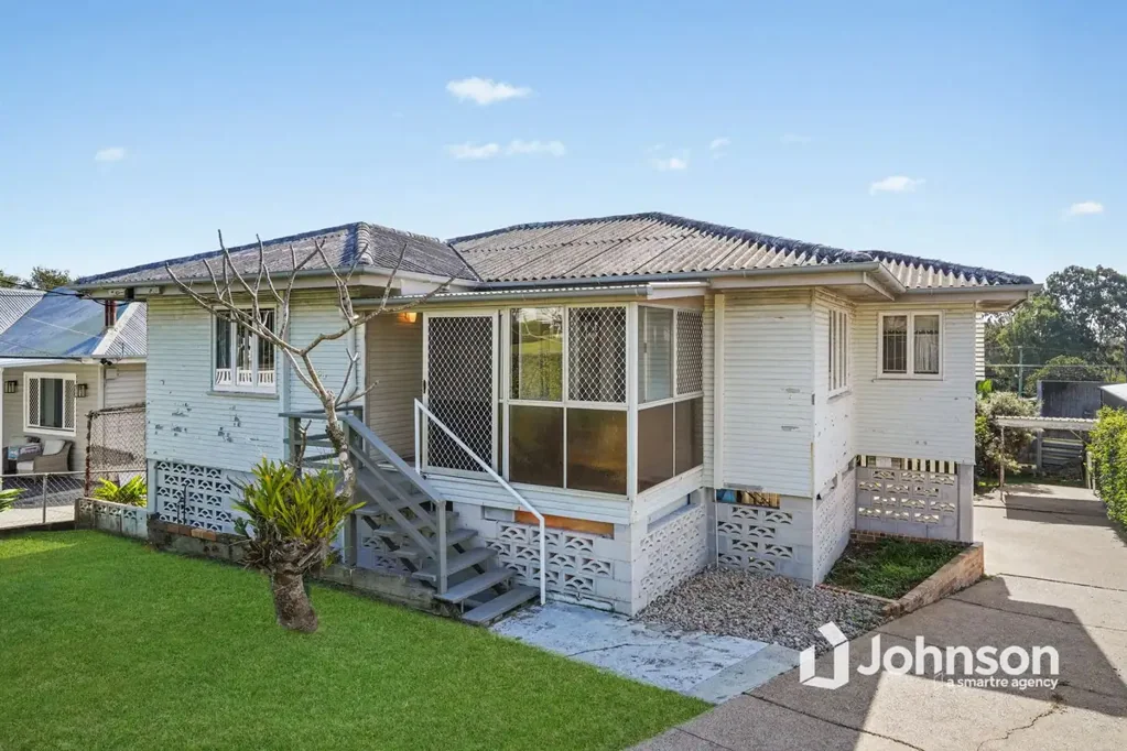 Wynnum 3Phòng ngủ CLASSIC BAYSIDE CHARACHTER WITH MASSIVE POTENTIAL