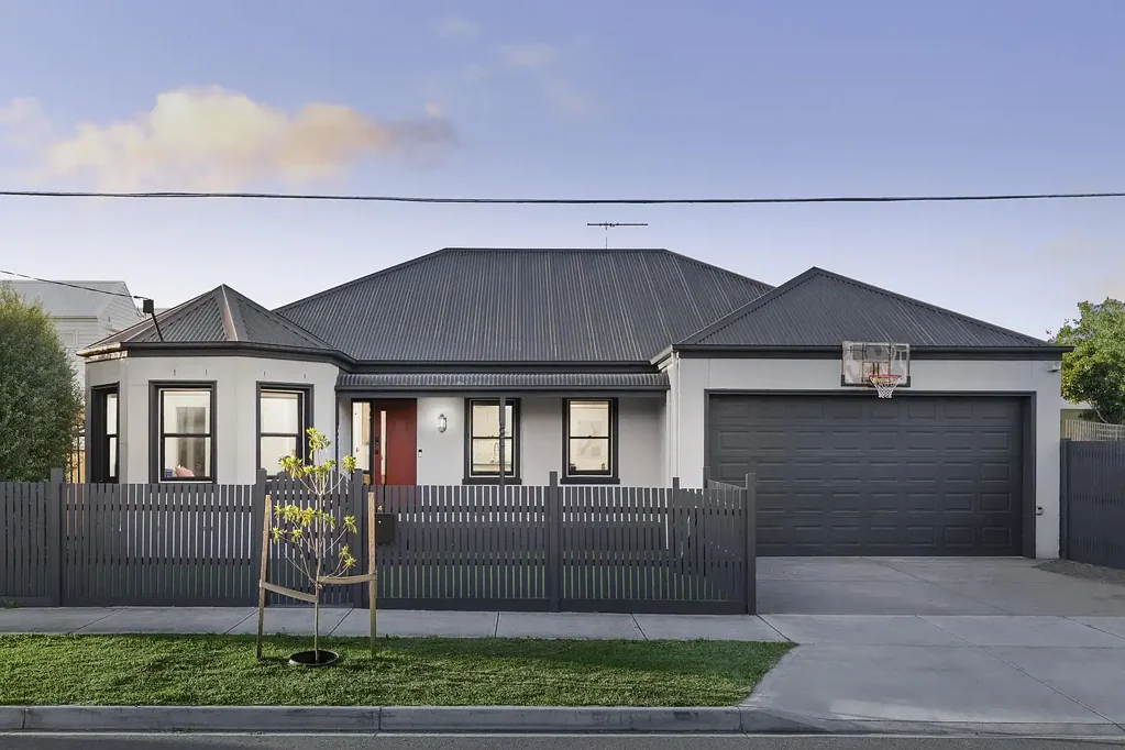 South Kingsville 3ห้องนอน Laidback Luxury with Space to Entertain