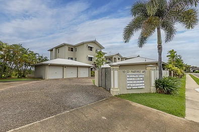 West End 2房  The Perfect Blend of Lifestyle and Location