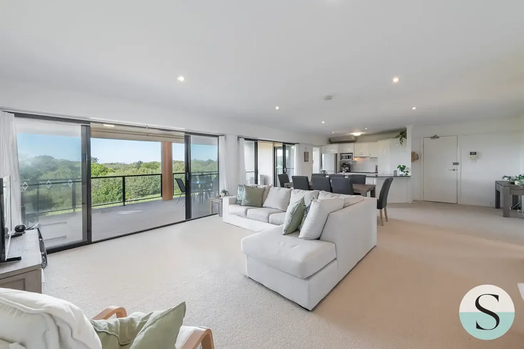 Caves Beach 2Kwarto Sand & Surf Literally at Your Doorstep, Ocean Views & Green Leafy Outlook, East Facing Deck, Private & Quiet Cul-De-Sac Spot in a Beachfront Estate