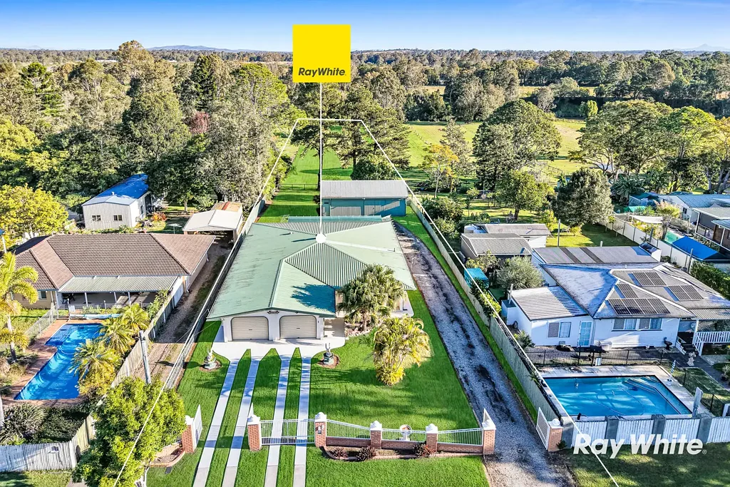 Waterford West 3Kwarto Huge 6275sqm of Riverfront Paradise | Huge Powered Shed | Immaculate Family Home!