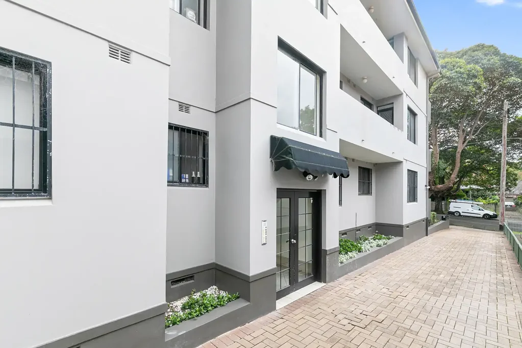 Stunning Two Bedroom Apartment  - A Perfect Lifestyle - Registered Car Space