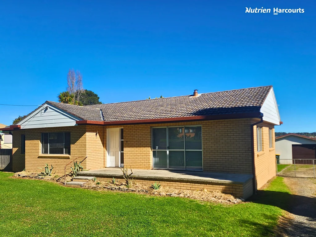 Glen Innes 3ਬੈੱਡਰੂਮ Generous Land size & Neat and Tidy Home