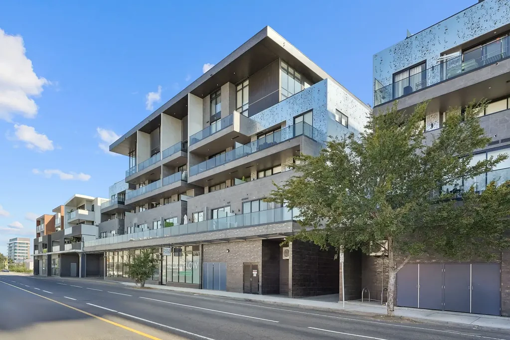 Reservoir 3 Bedroom Chic Living In The 'Cappella' Building!