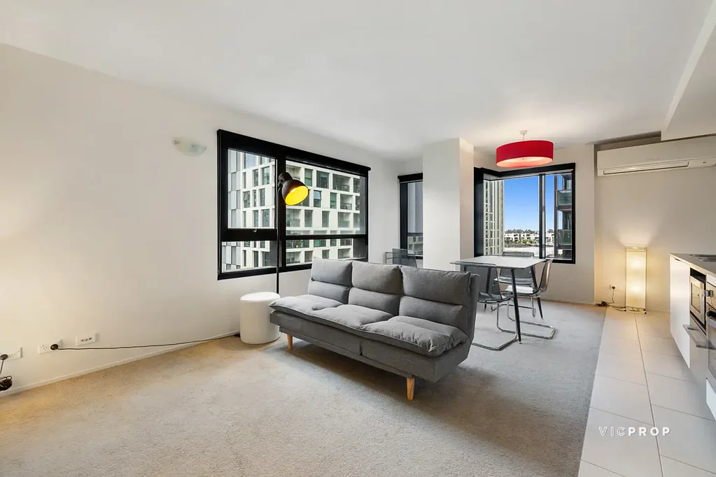 FURNISHED TWO BEDROOM APARTMENT IN PRIME DOCKLANDS LOCATION
