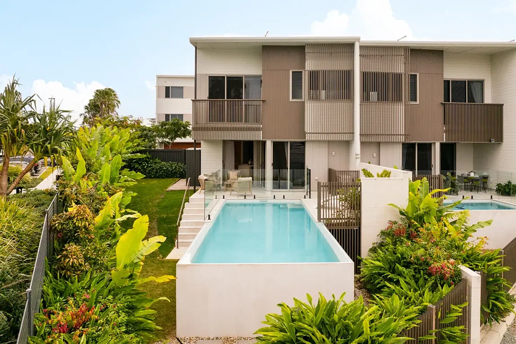 Newport 4房  LUXURIOUS WATERFRONT TERRACE HOME WITH PRIVATE PONTOON
