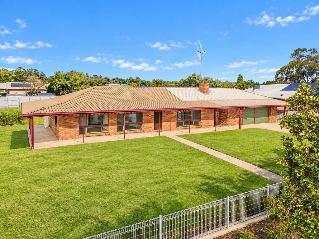 Mathoura 3બેડરૂમ Half-Acre Opportunity - Solid, Space & Potential