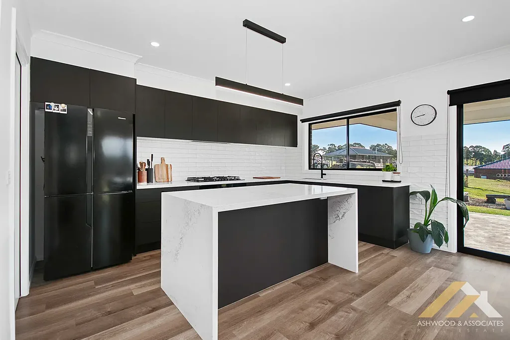 Nicholson 4房  STYLISH SEMI-RURAL LIVING - JUST 15 MIN DRIVE FROM BAIRNSDALE CBD
