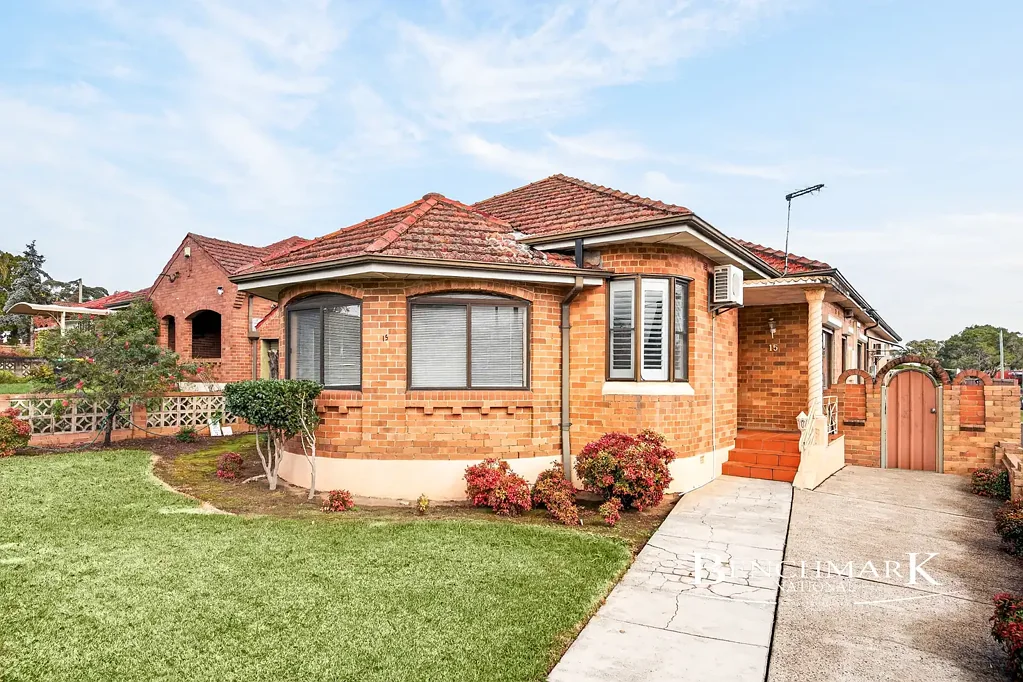 Beverly Hills 5房 优越的街角位置 | 全砖家庭住宅 OWNER SAYS TO SELL! FINAL CALL – AUCTION THIS SATURDAY @ 3:30PM