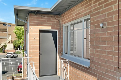Essendon 1कमरा RENOVATED ELEGANCE IN THE HEART OF ESSENDON - A LIFESTYLE LOCATION TO ENVY!